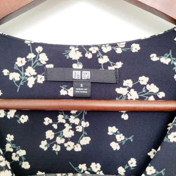 Uniqlo Long Black Floral Dress / Duster Size Small - Picture 5 of 6